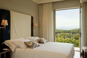 Coffres-forts dans les chambres, fer et planche Ă repasser