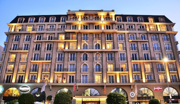 Front of property - Cape Royale Luxury Suites (Cape Town)