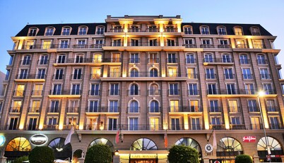 Cape Royale Luxury Suites