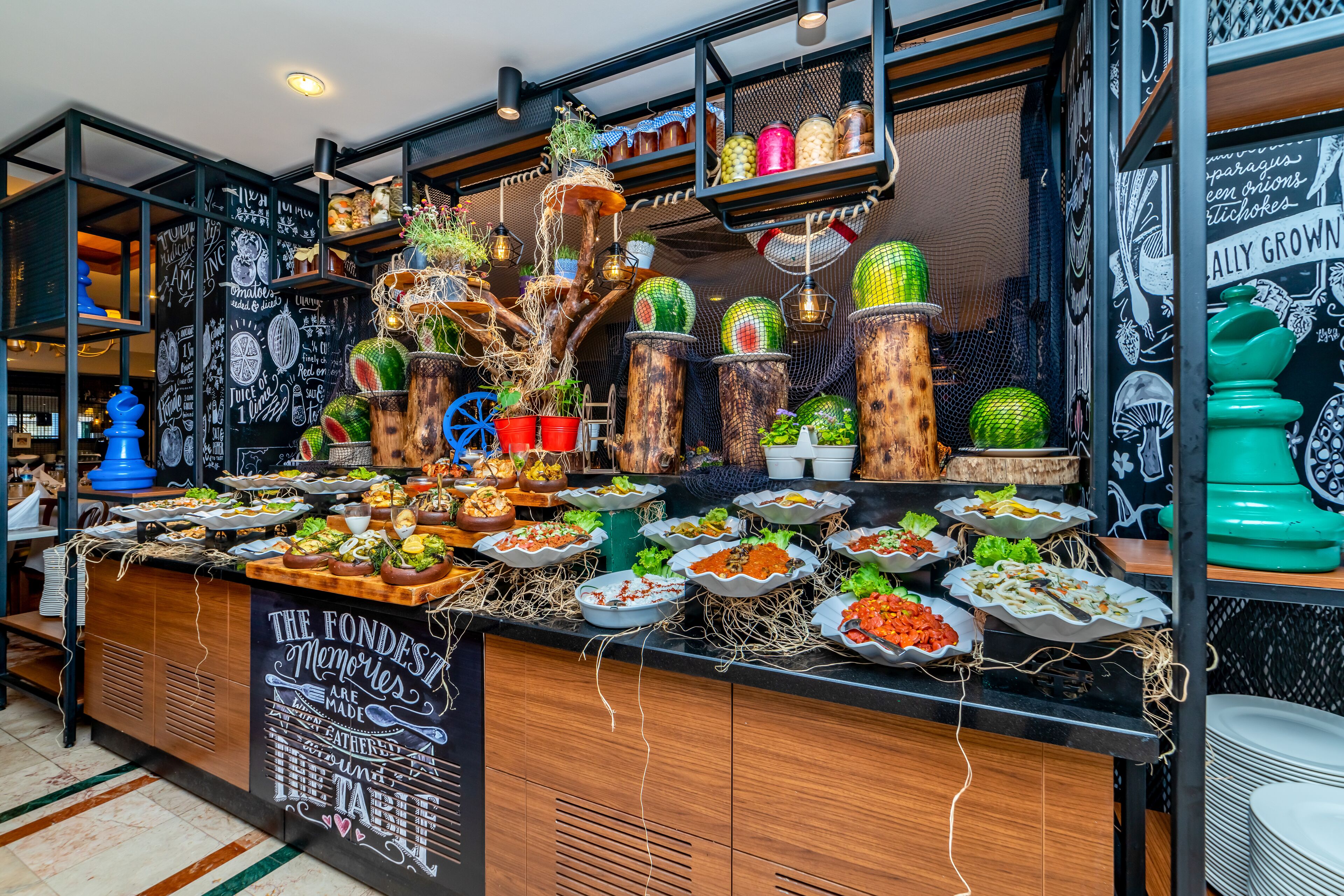 5 restauranter, frokost, lunsj og middag serveres, internasjonale retter