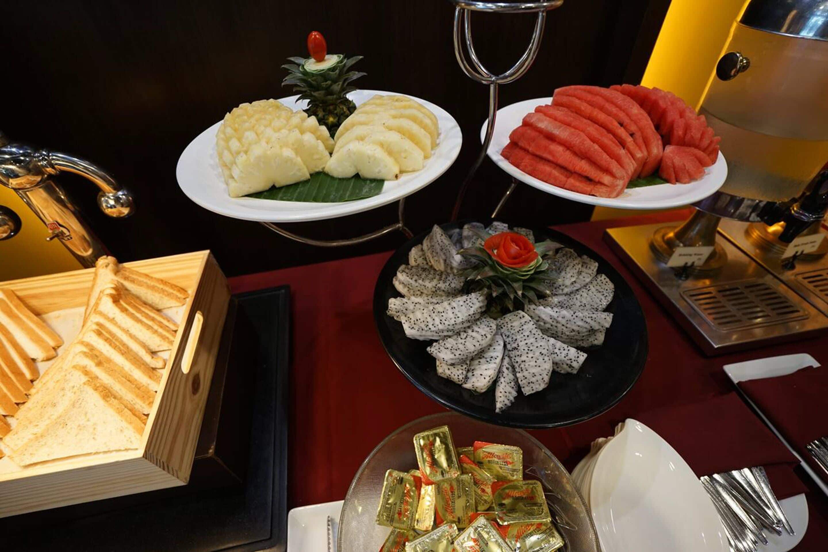 daily local cuisine breakfast (thb 199 per person)