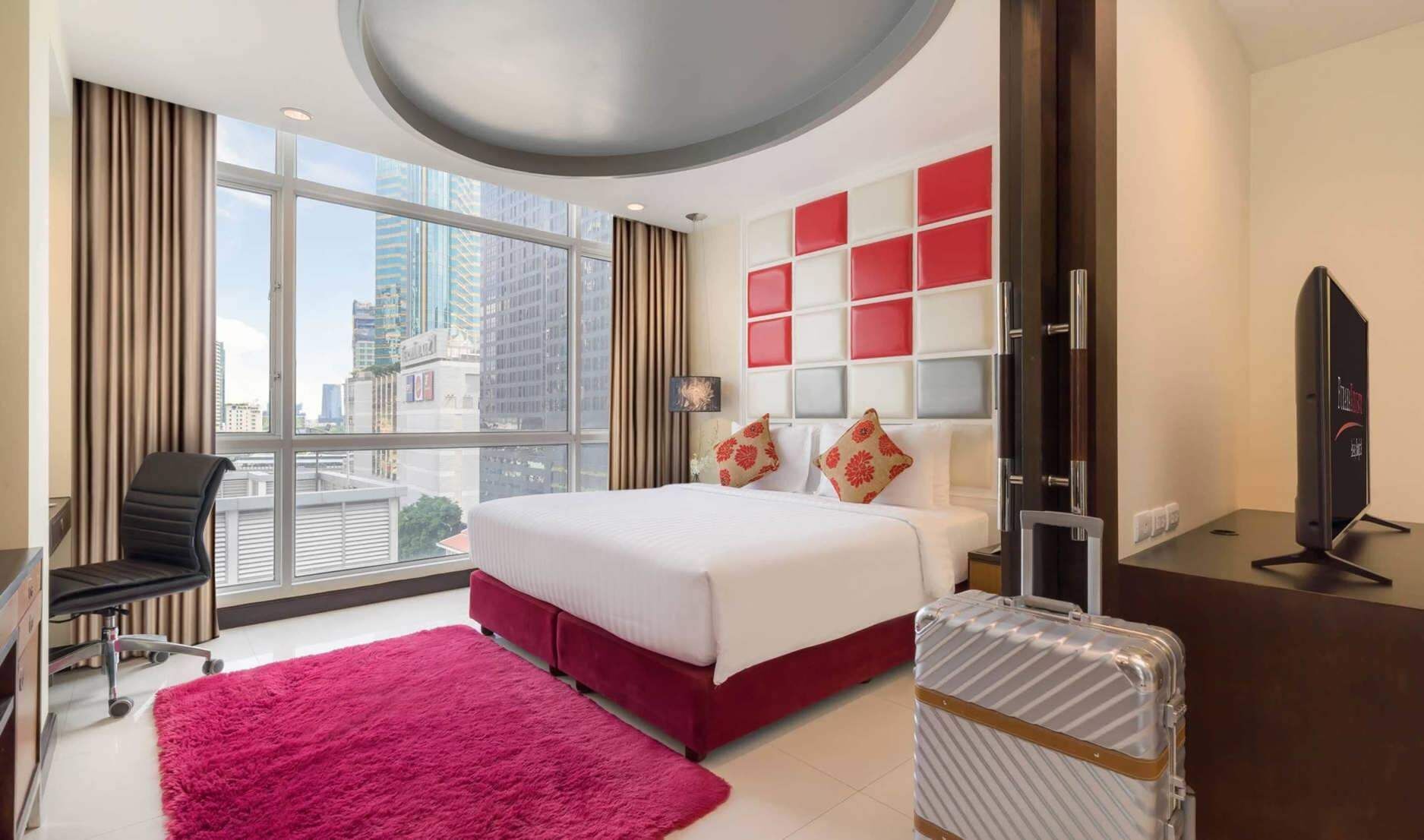 Premium bedding, in-room safe, desk, free WiFi