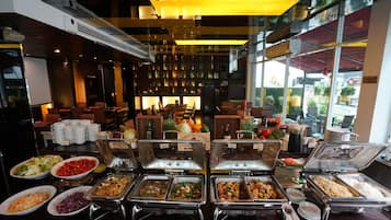 Desayuno de cocina local (THB 199 por persona)