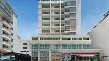 Vista frontal de la propiedad