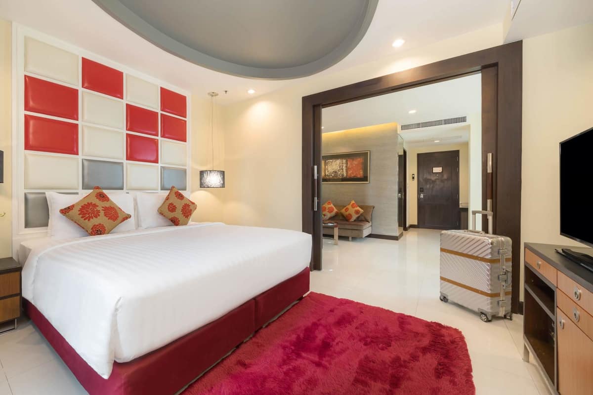 1 bedroom, premium bedding, in-room safe, desk