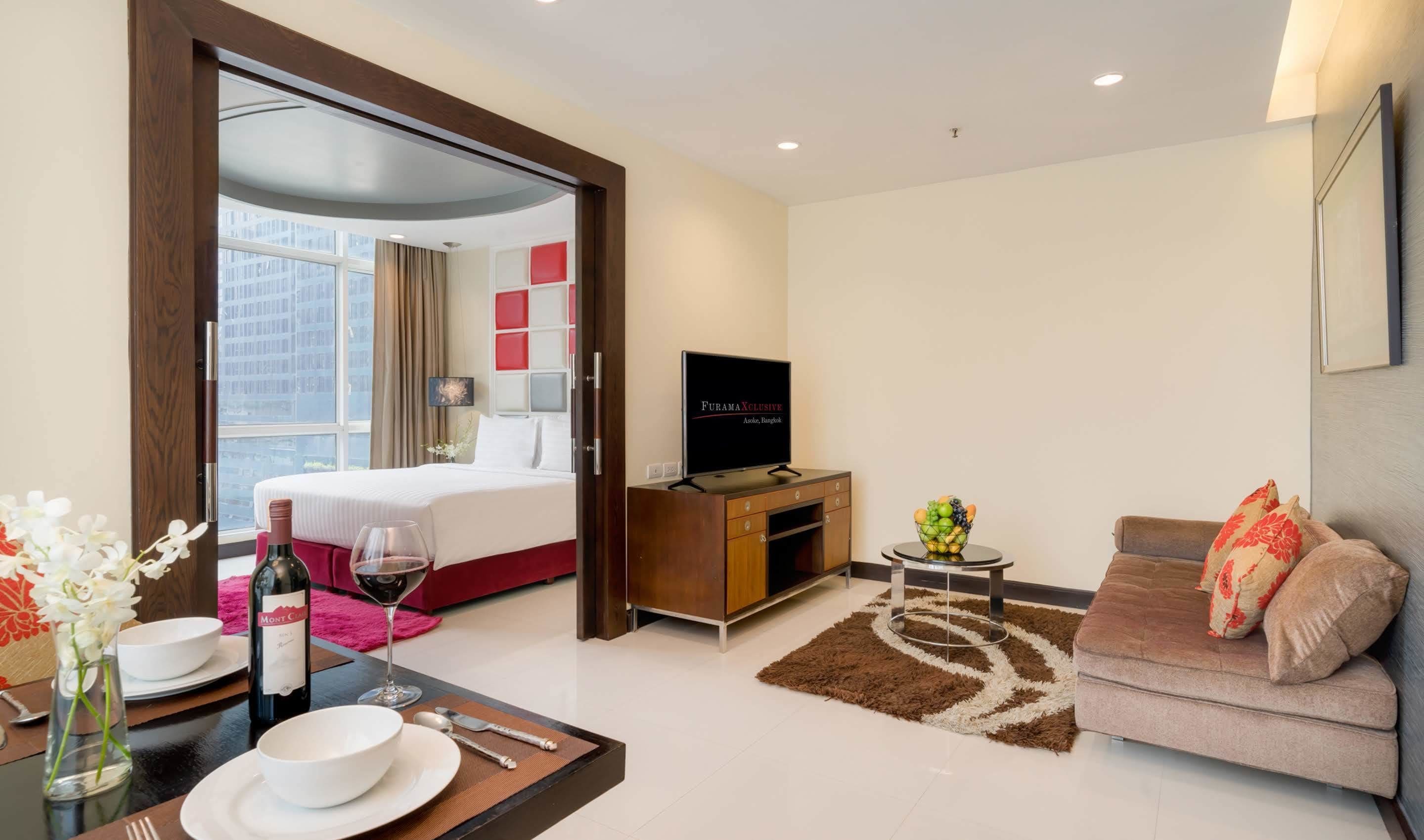 29-inch flat-screen tv with cable channels, tv