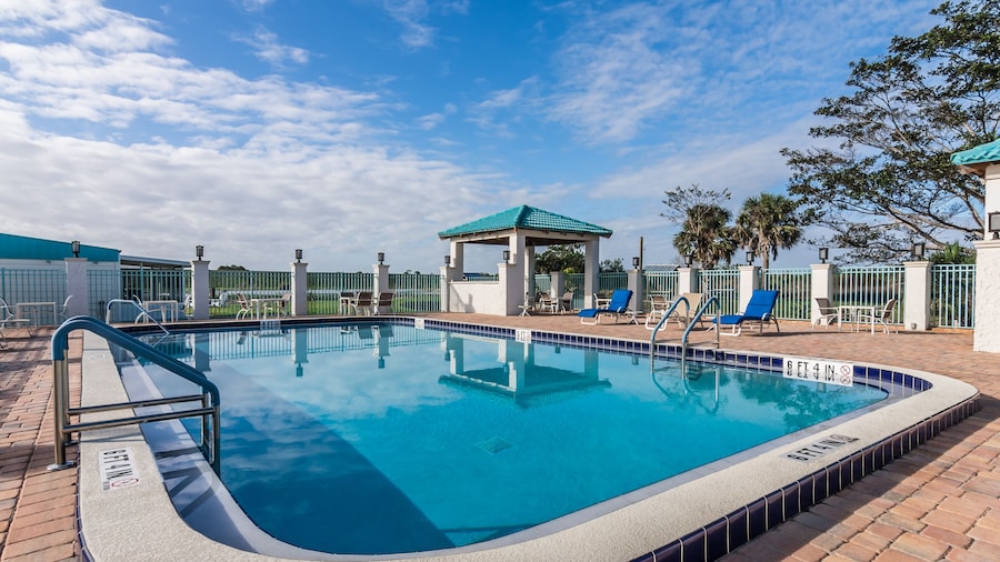 Lakeshore Resort and Marina