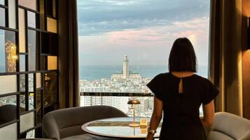 2 restaurants servant le déjeuner