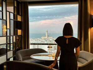 2 间餐厅,供应午餐