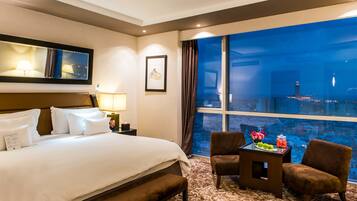 Premium bedding, pillowtop beds, minibar, in-room safe