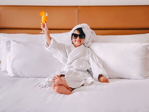 Seprai premium, bantalan ekstra lembut, minibar, dan brankas