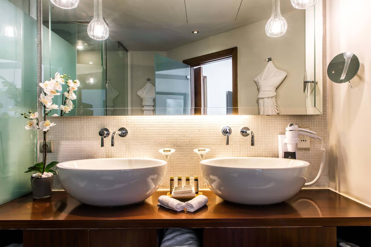 separate bathtub and shower, rainfall showerhead, designer toiletries