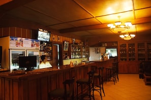 Bar (trong khuôn viên)