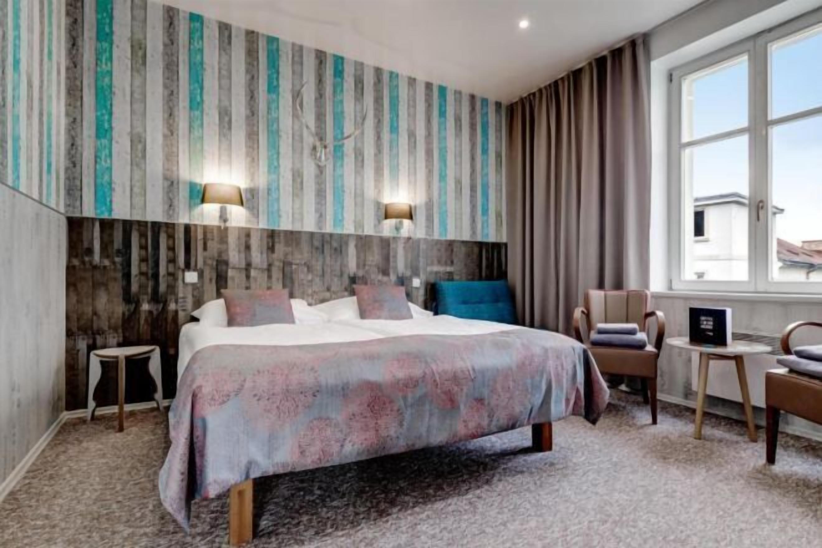 Ropa de cama de alta calidad y minibar 