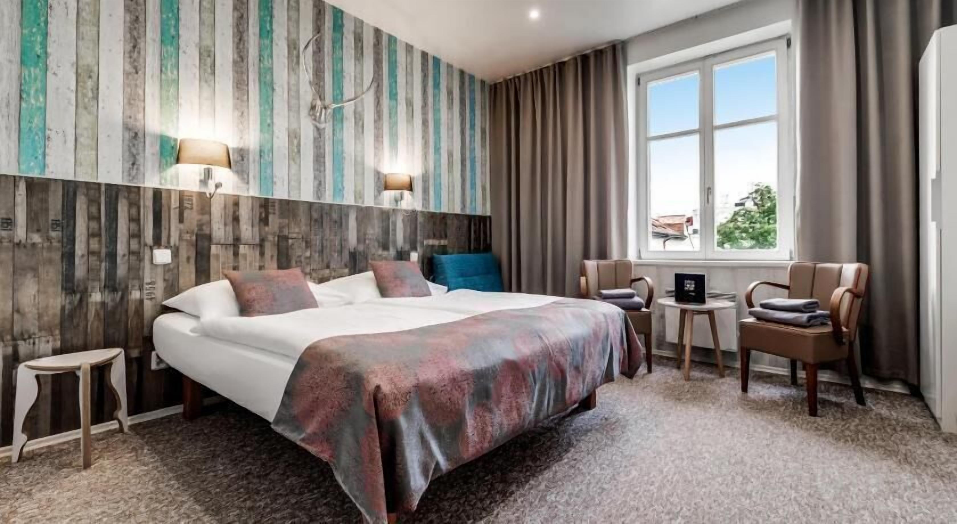Ropa de cama de alta calidad y minibar 