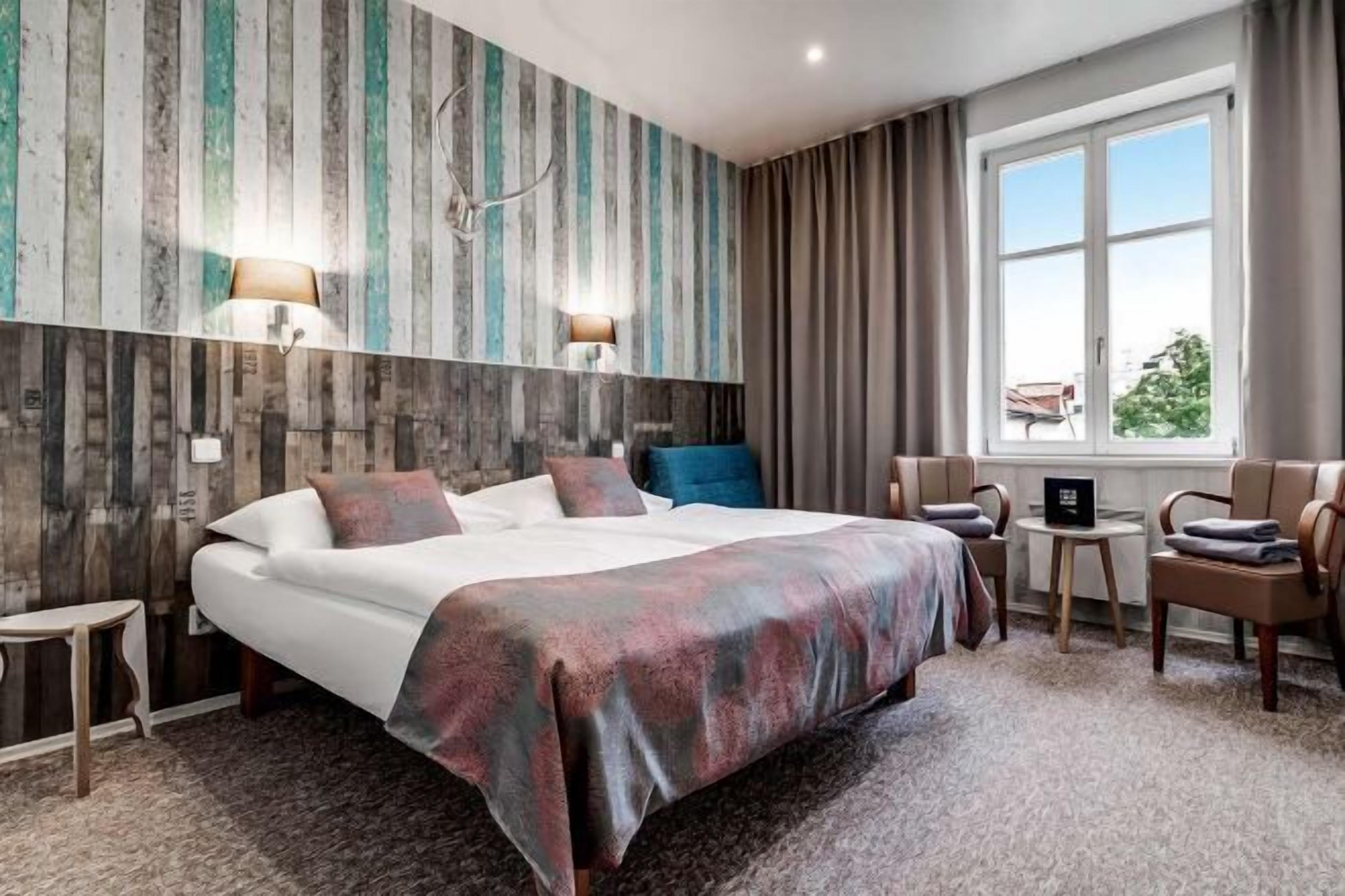 Ropa de cama de alta calidad y minibar 