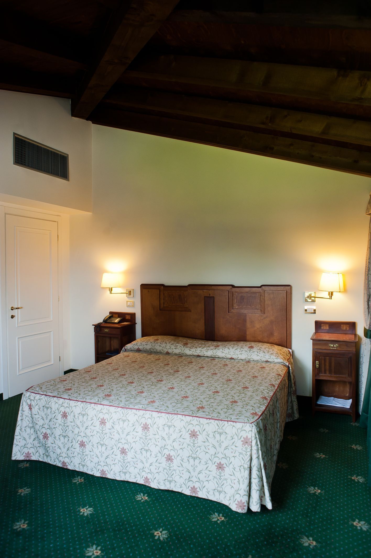 double or twin room | hypo-allergenic bedding, minibar, in-room safe, desk