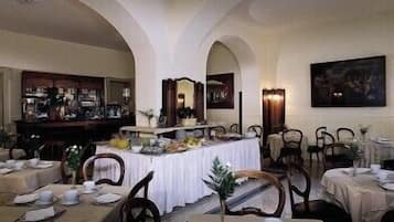 Desayuno buffet incluido todos los días