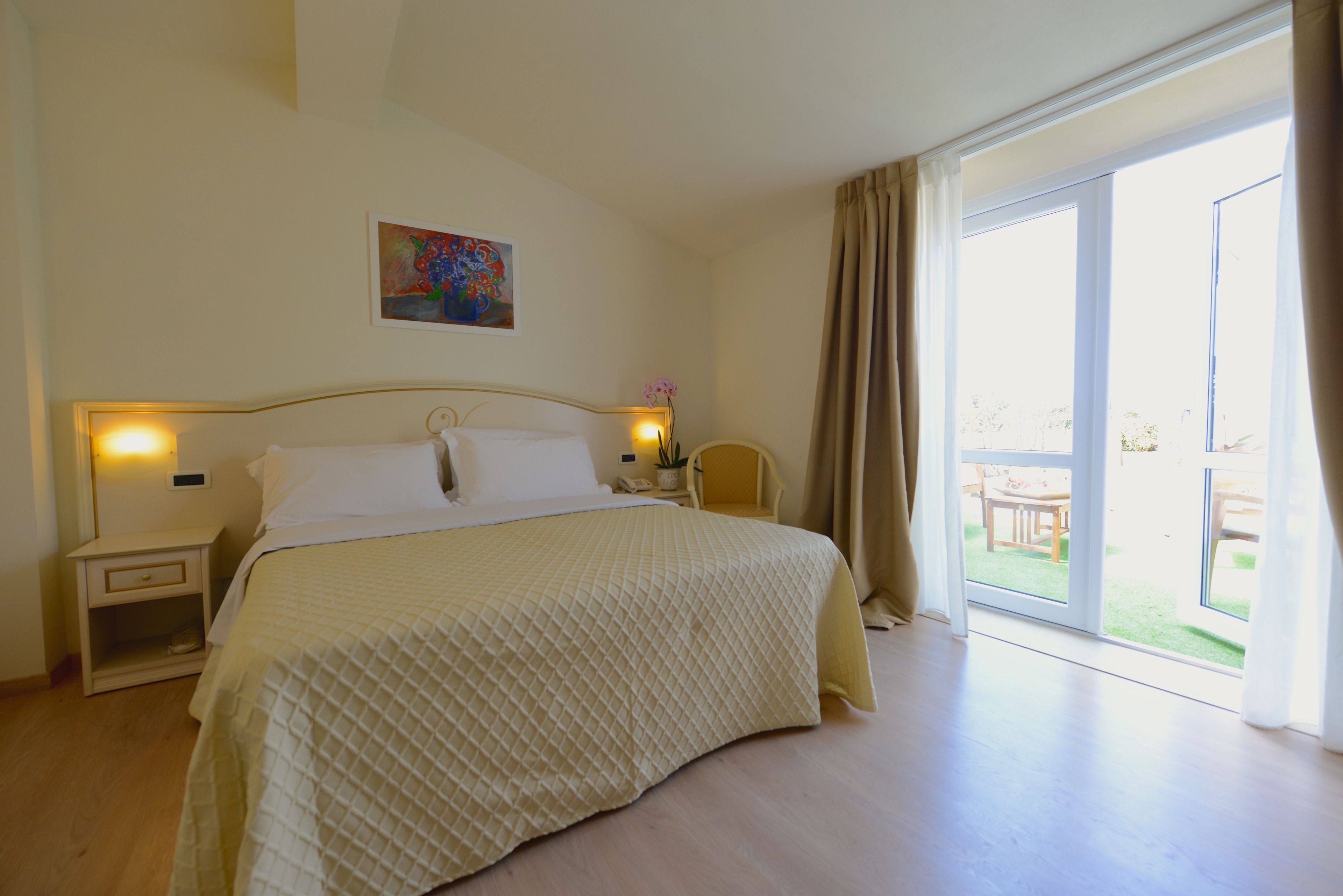 Suite (Prestige) | Minibar, in-room safe, desk, cribs/infant beds