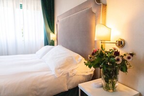 Superior Double Room | Minibar, in-room safe, desk, cribs/infant beds - Hotel Viscardo (Forte dei Marmi)