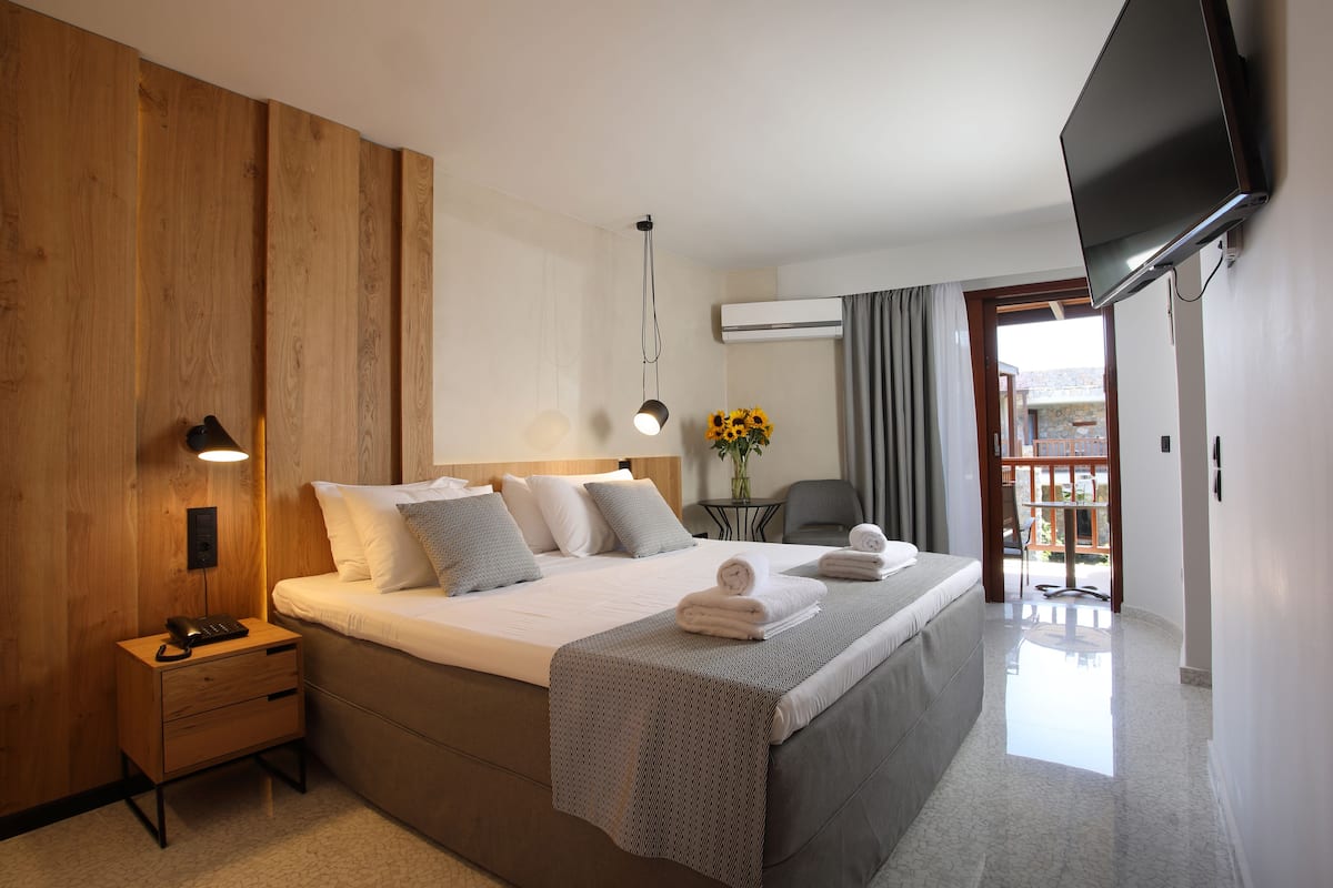 1 bedroom, in-room safe, desk, soundproofing