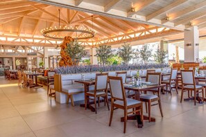 5 restaurants; breakfast, lunch, and dinner served - Ikaros Beach Resort & Spa - Adults Only (Hersonissos)