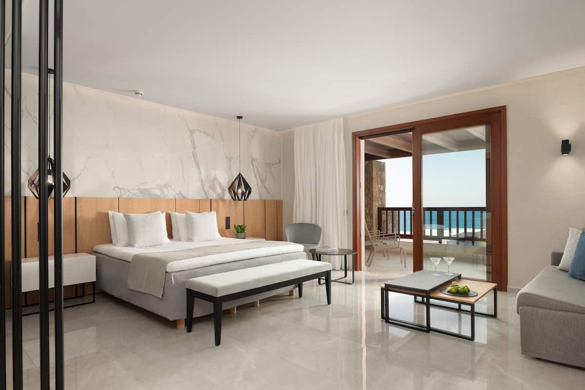 Deluxe Bungalow, Sea View | 1 bedroom, in-room safe, desk, soundproofing