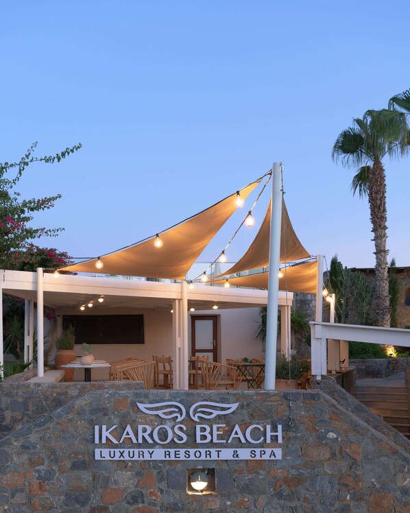 Private beach, sun-loungers, beach umbrellas, beach towels - Ikaros Beach Resort & Spa - Adults Only (Hersonissos)