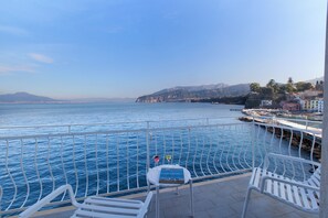 객실 내 금고, 책상, WiFi, 침대 시트