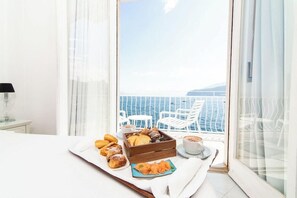 Coffres-forts dans les chambres, bureau, Wi-Fi, draps fournis