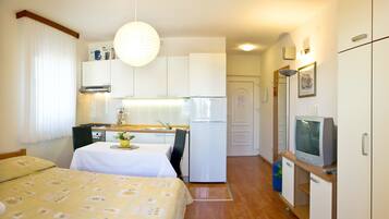 Premium bedding, in-room safe, desk, iron/ironing board