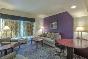 高档床上用品、办公桌、遮光窗帘、熨斗/熨衣板