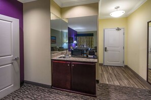 Premium bedding, desk, blackout drapes, iron/ironing board - La Quinta Inn & Suites by Wyndham Loveland/Estes Park (Loveland)