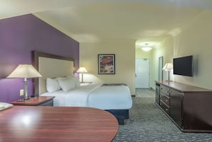 Room, 1 King Bed, Non Smoking | Premium bedding, desk, blackout drapes, iron/ironing board
