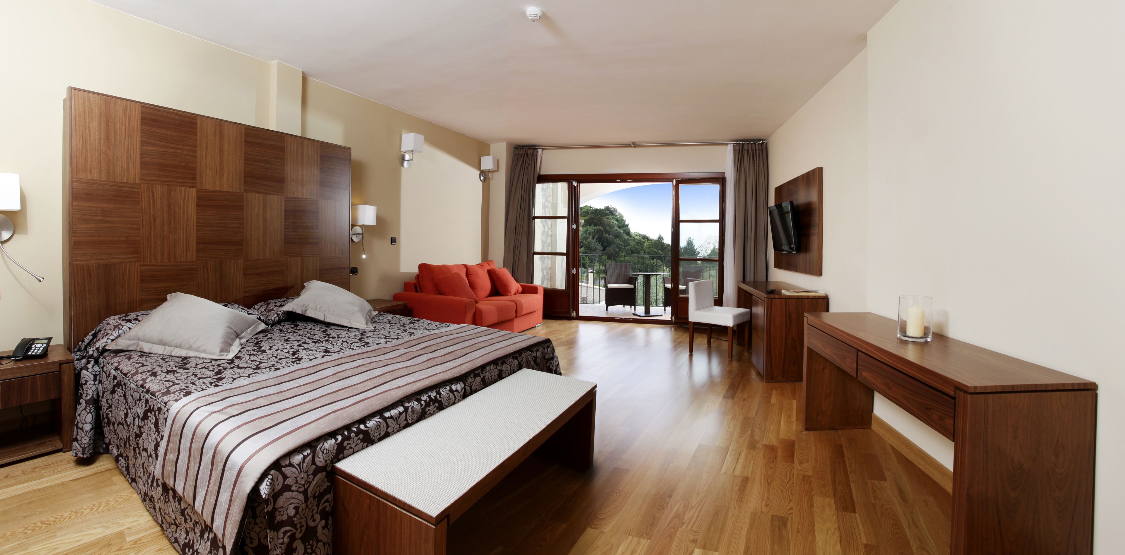 minibar, in-room safe, free cots/infant beds, free wifi