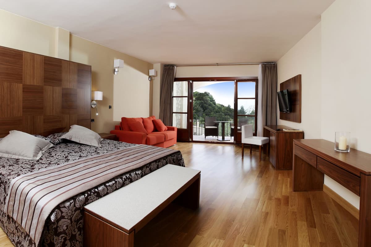 minibar, in-room safe, free cots/infant beds, free wifi