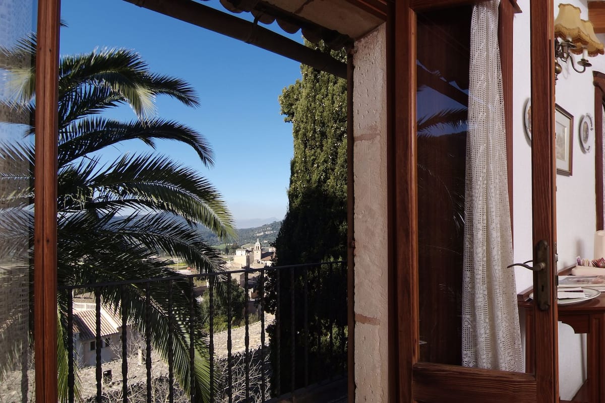 Junior Suite | Minibar, in-room safe, cribs (free), WiFi (free)
