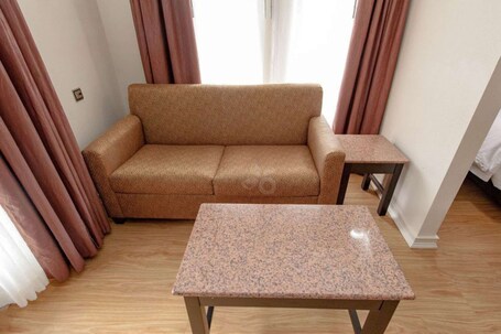 Quality Inn Suites - Image 25