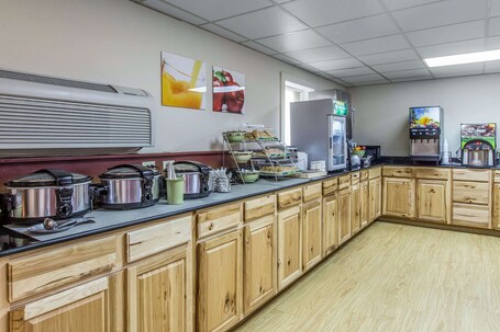 Quality Inn Suites - Image 8