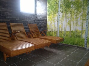Sauna, hot tub, steam room, Turkish bath/hammam, body treatments