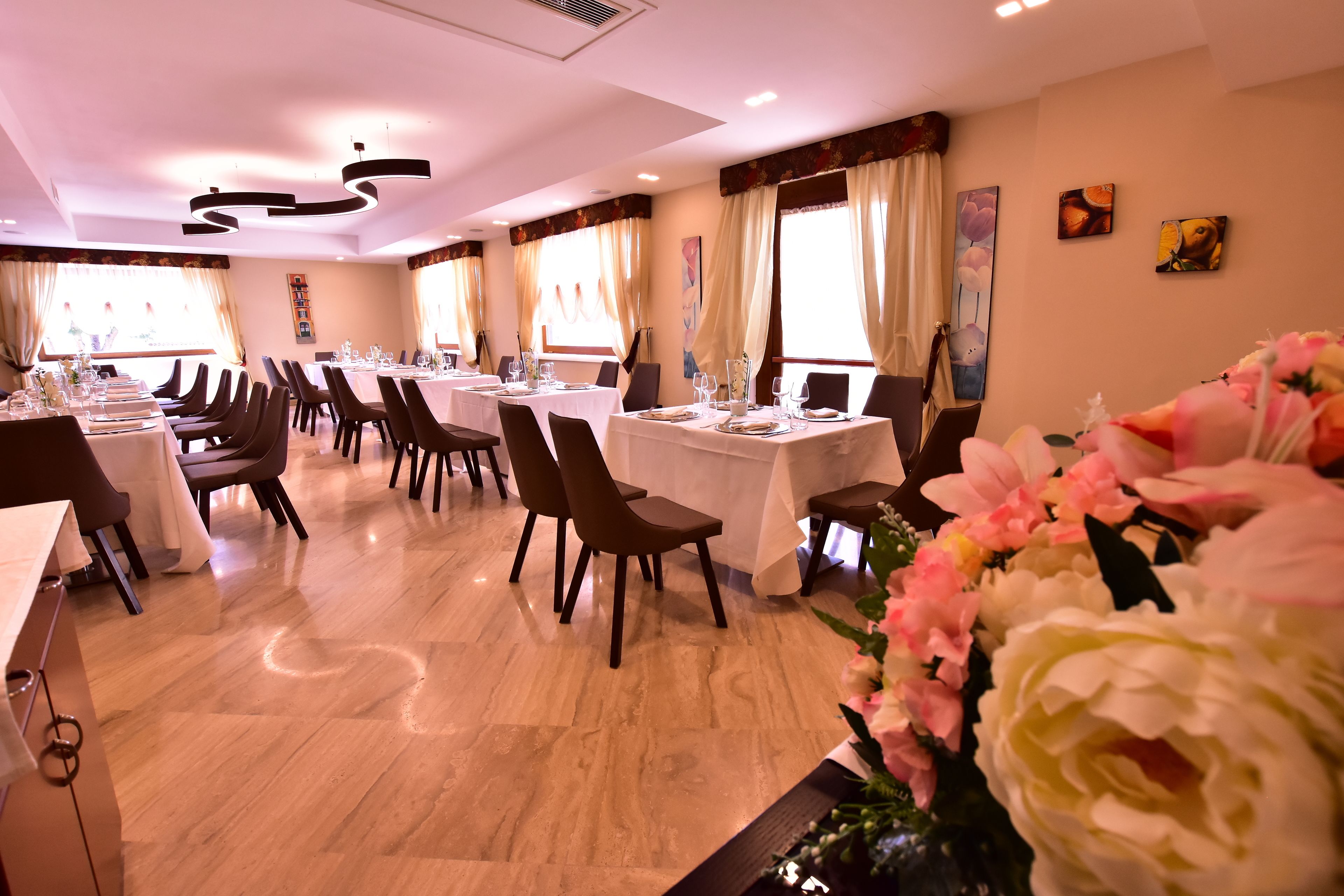 breakfast, lunch and dinner served