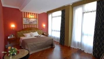 Select-Comfort-Betten, Minibar, Zimmersafe, Schreibtisch