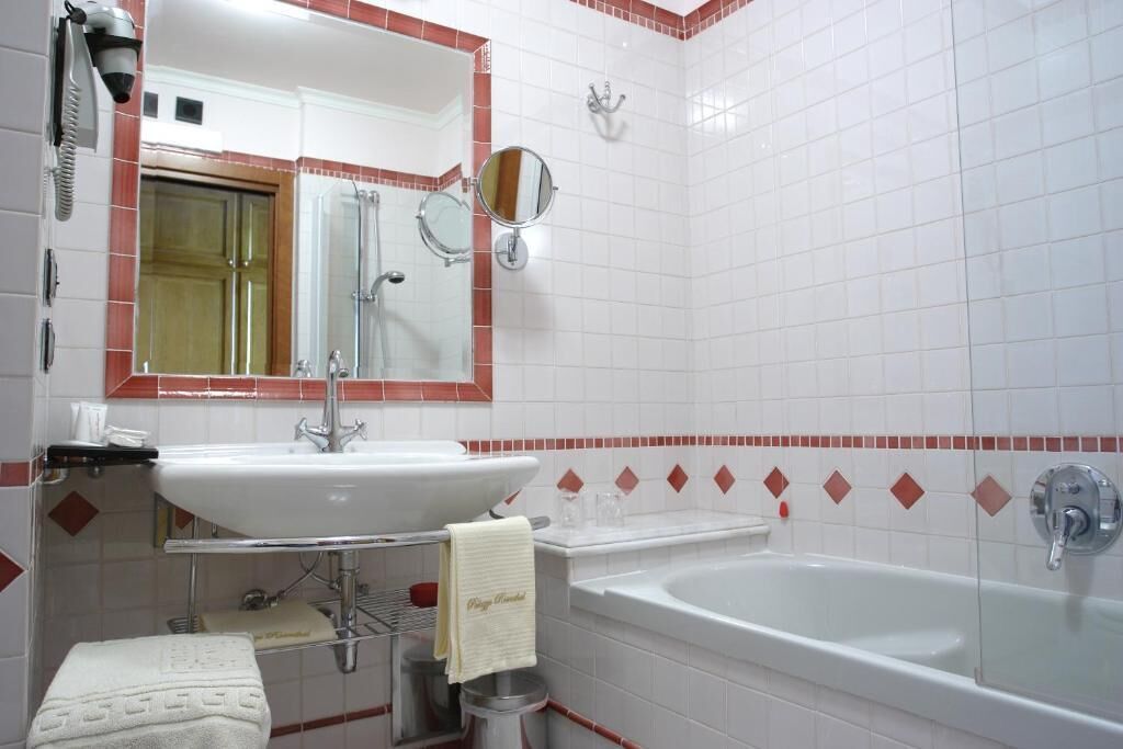 combined shower/bathtub, designer toiletries, hair dryer, slippers