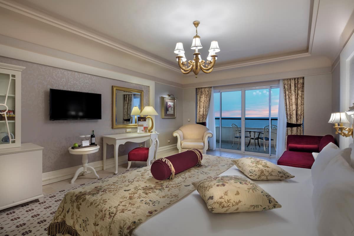 1 bedroom, premium bedding, minibar, in-room safe
