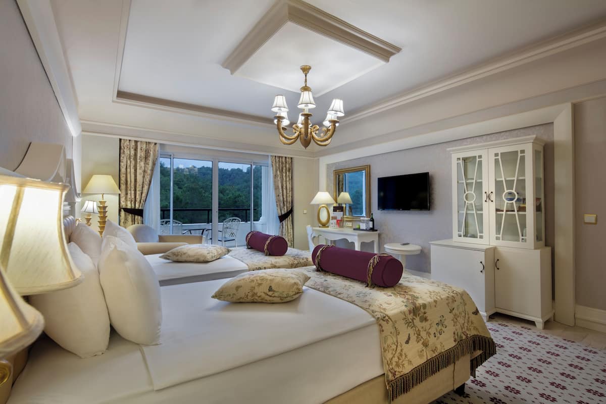1 bedroom, premium bedding, minibar, in-room safe