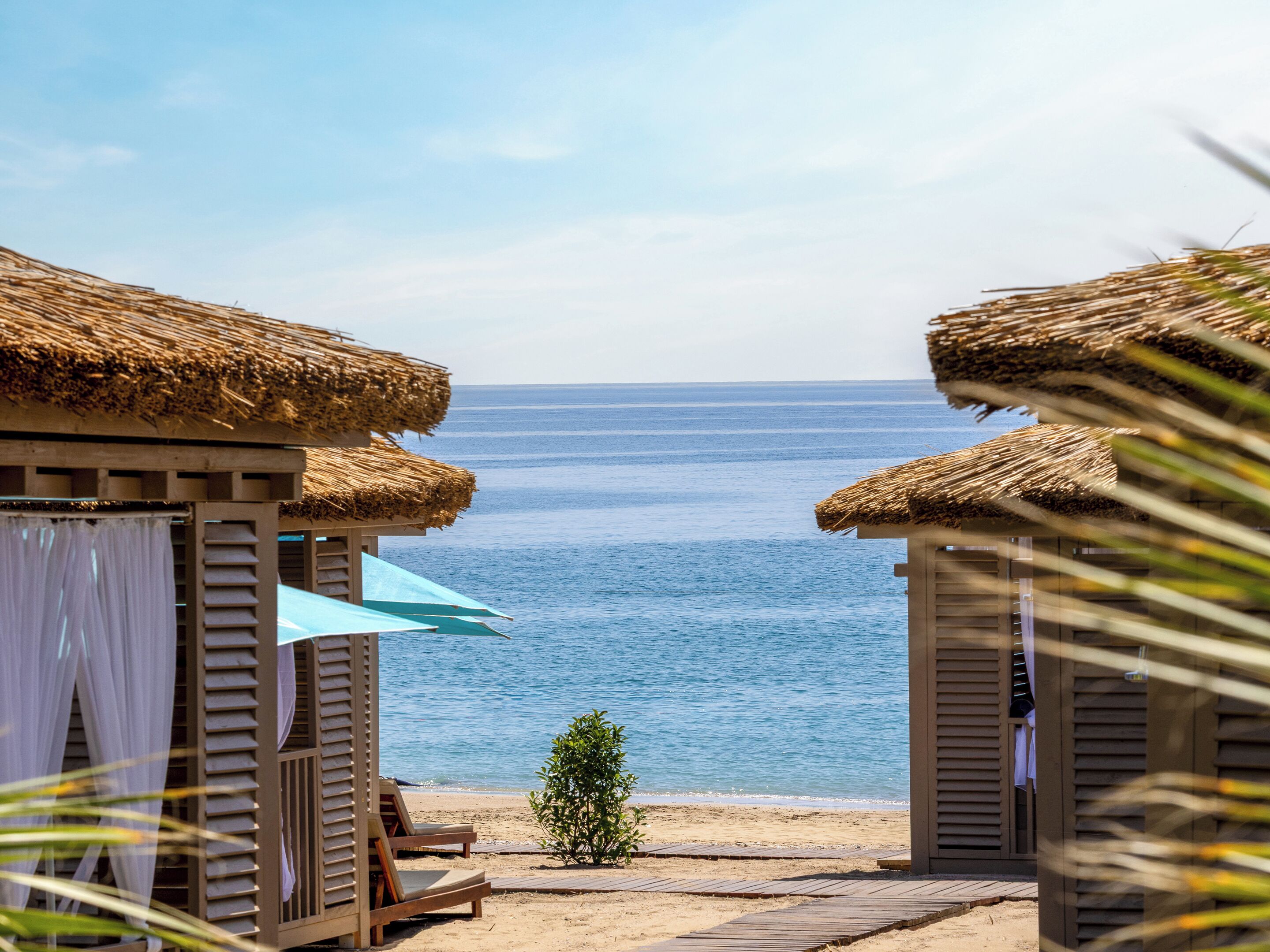 Private beach, sun-loungers, beach umbrellas, beach towels