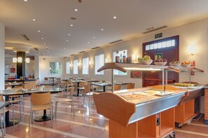 Daily buffet breakfast (EUR 9.95 per person)