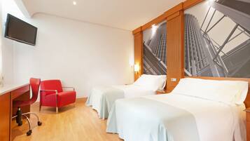 高級寝具、セーフティボックス (室内)、デスク、防音設備