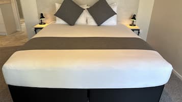 Desk, soundproofing, iron/ironing board, free WiFi