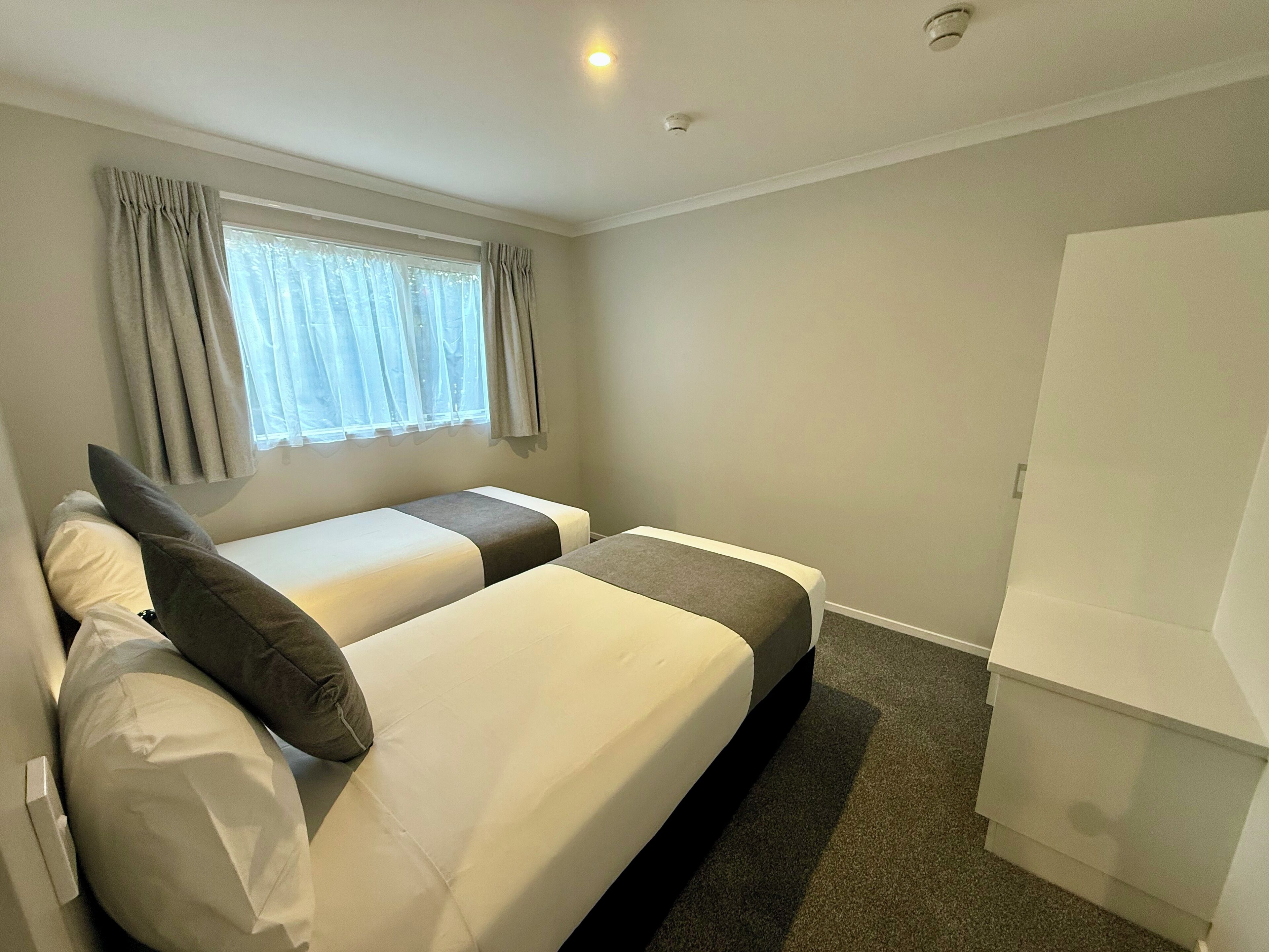 1 bedroom, desk, soundproofing, iron/ironing board